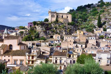 Sicilya 'daki kilise manastırı.
