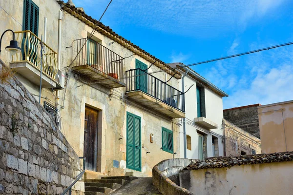 シチリア島の歴史的中心部を垣間見るイタリア — ストック写真