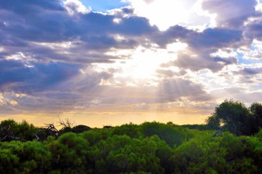 Cava Randello Entegrasyon Doğa Rezervinde gün batımı, Scoglitti, Sicilya, İtalya