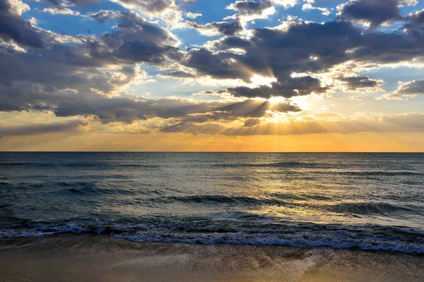 Cava Randello Entegrasyon Doğa Rezervinde gün batımı, Scoglitti, Sicilya, İtalya