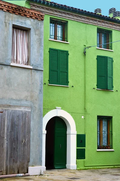 小さなイタリアの町Comacchioまたとして知られています 小さなヴェネツィア エミリア ロマーニャ州 フェラーラ県 イタリア 伝統的な建築様式の色の家 — ストック写真