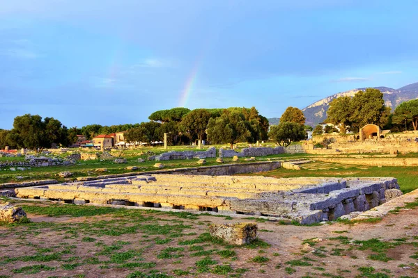 意大利古代希腊统治时期宗教建筑遗址的古老遗迹 — 图库照片