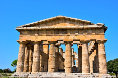 Neptün Tapınağı MÖ 460450 civarında Doric tarikatıyla inşa edildi.