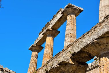 Neptün Tapınağı MÖ 460450 civarında Doric tarikatıyla inşa edildi.