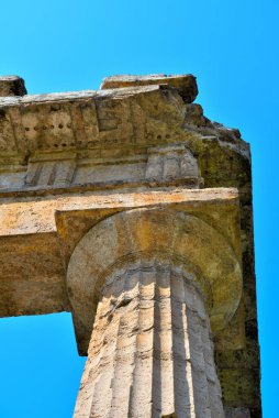 Neptün Tapınağı MÖ 460450 civarında Doric tarikatıyla inşa edildi.