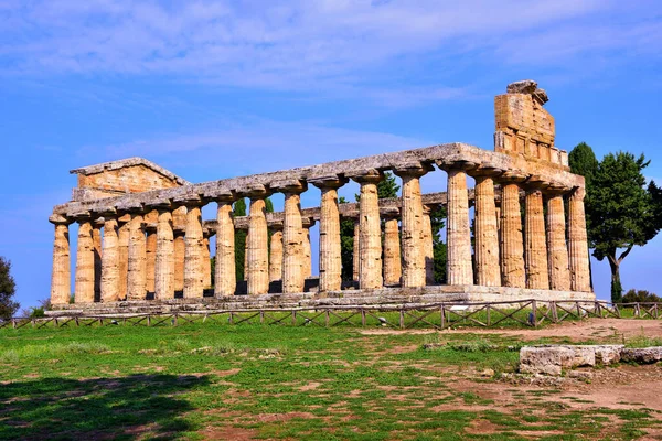 アテナ神殿またはセレス神殿 紀元前500年頃 イタリアのカパッチョ ペスタムにあるギリシャの寺院 — ストック写真