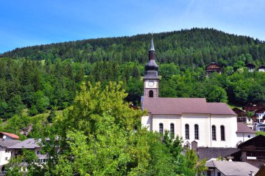 Val di Funes İtalya 'daki Aziz Peter Kilisesi