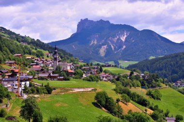 Val di Funes 'un Güney Tyrol İtalya' sına bir göz atalım.