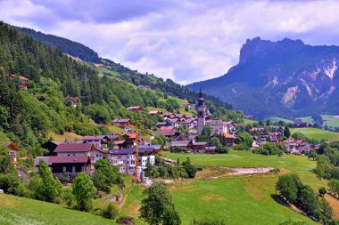 Val di Funes 'un Güney Tyrol İtalya' sına bir göz atalım.