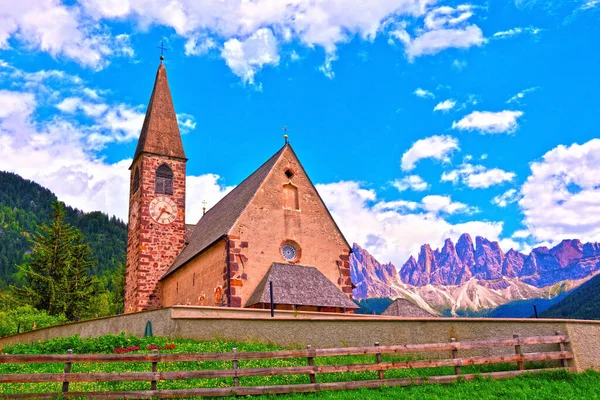 Iglesia Santa Maddalena Val Funes Tirol Del Sur Italia —  Fotos de Stock