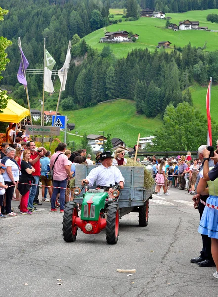 Traktor Parada Sianem Wieś Festiwal Dorffest Lipca 2018 San Pietro — Zdjęcie stockowe