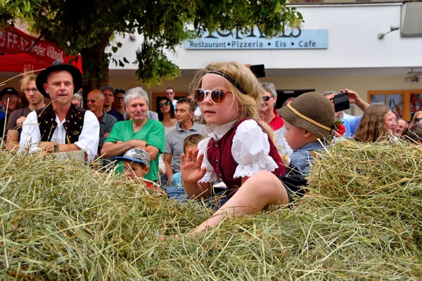 Traktor Parada Sianem Wieś Festiwal Dorffest Lipca 2018 San Pietro — Zdjęcie stockowe