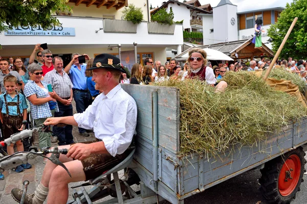 Traktor Parada Sianem Wieś Festiwal Dorffest Lipca 2018 San Pietro — Zdjęcie stockowe