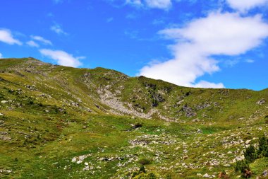 Rodella Gölü yolu üzerindeki panorama, Velturno, 2196 metre alto adial İtalya