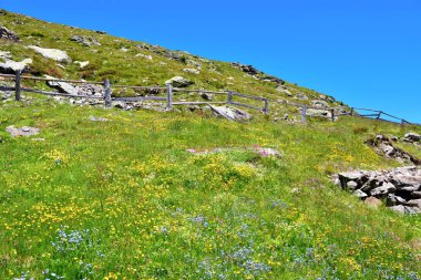 Rodella Gölü yolu üzerindeki panorama, Velturno, 2196 metre alto adial İtalya