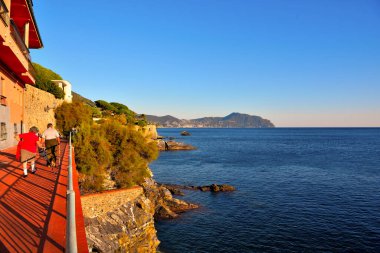 Nervi Genoa İtalya 'daki uzun sahil yürüyüşü.