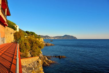 Nervi Genoa İtalya 'daki uzun sahil yürüyüşü.