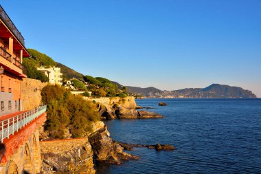 Nervi Genoa İtalya 'daki uzun sahil yürüyüşü.