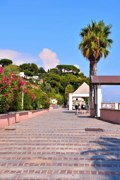 Die Lange Strandpromenade Des Ligurischen Dorfes Albissola Marina Italien — Stockfoto