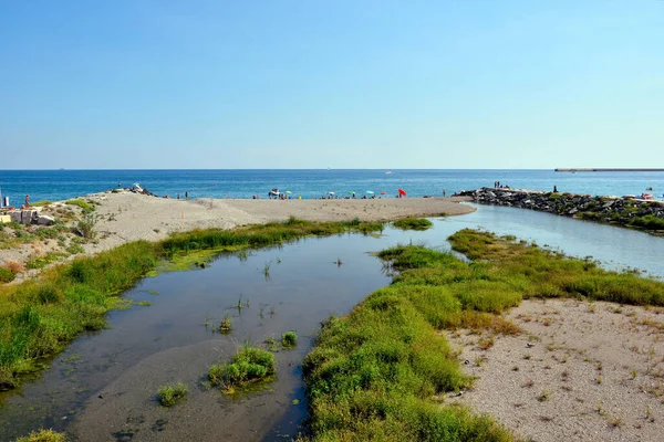 Albissola Marina İtalya 'daki Sansobbia deresi.