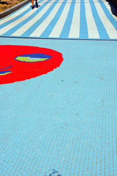 意大利阿尔比索拉海滨长廊的生动多彩的马赛克 — 图库照片