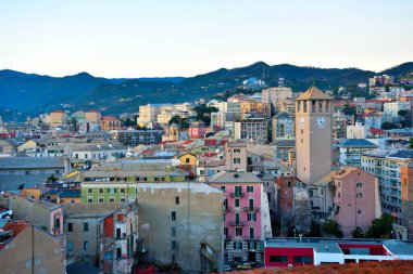 İtalya Savona Liguria 'nın tarihi merkezine bir göz atalım.