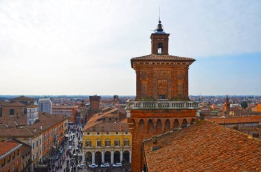 İtalya 'nın doğusundaki Ferrara şatosundan görüldü.