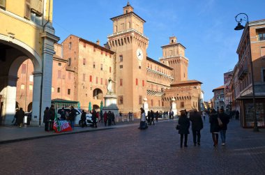 Ferrara şehrinde Castello Estense. Doğu Şatosu, Castello di San Michele, St. Michael Şatosu 10 Şubat 2018 Ferrara İtalya şehir merkezinde ortaçağ şatosu kurdu.