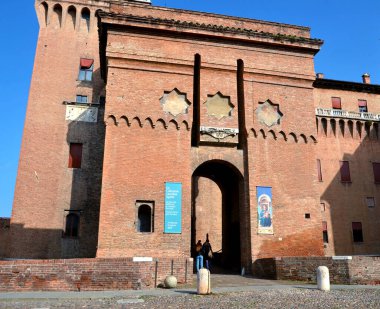 Ferrara şehrinde Castello Estense. Doğu Şatosu, Castello di San Michele, St. Michael Şatosu 10 Şubat 2018 Ferrara İtalya şehir merkezinde ortaçağ şatosu kurdu.