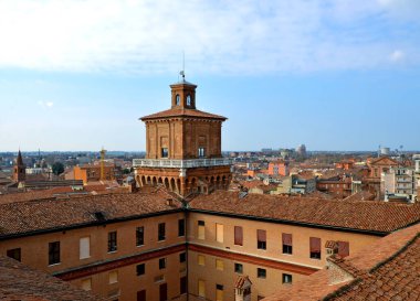 İtalya 'nın doğusundaki Ferrara şatosundan görüldü.