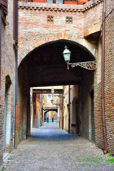 通过Delle Volte Historical Center Ferrara Italy — 图库照片