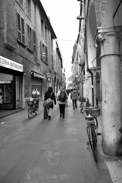 Tourists Passers Historic Center Romagna City February 2018 Ferrara Italy — Stock Photo, Image