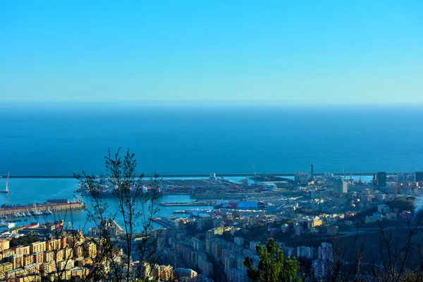 Stadspanorama Och Havet Och Den Kommersiella Hamnen Genua Italien — Stockfoto