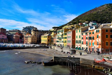 Birçok turistin uğrak yeri olan Nervi sahil köyünün panoraması 25 Ocak 2022 Cenova İtalya