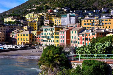 Sahil köyünün panoraması ve Nervi 'nin gezinti alanı, birçok turist için varış noktası 25 Ocak 2022 Cenova İtalya