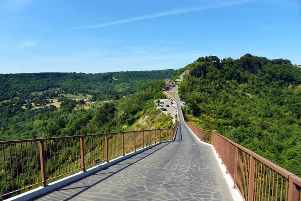 Bridge Connects Bagnoregio Village Civita Traveled Foot Numerous Tourists Civita — Stock Photo, Image