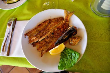 Beyaz balık gölünden balık yemeği ve kapodimonte gölü bolsena italy