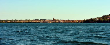 İtalya 'nın Bolsena Viterbo Gölü' nün Marta köyü