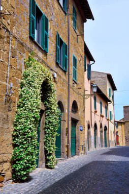 Tuscania Lazio İtalya 'nın tarihi merkezine kısa bir bakış.