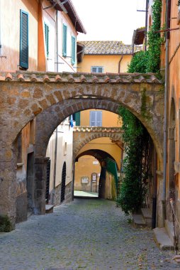 Tuscania Lazio İtalya 'nın tarihi merkezine kısa bir bakış.