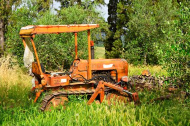 old tractor in Peccioli tuscany