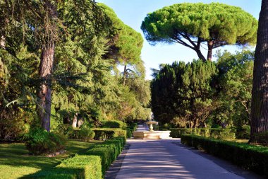 İtalyan şatosu Gandolfo Lazio 'nun papalık bahçeleri.