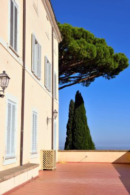 Castel Gandolfo Papalık Sarayı (veya Apostolic Palace of Castel Gandolfo), Papalık Sarayı 'na ait bir müzedir. Ta ki 16. Benedikt 'in papalığı bitene kadar. 