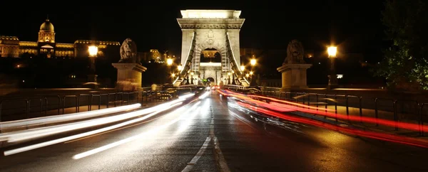 Ponte de correntes à noite Budapeste — Fotografia de Stock