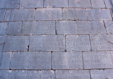 Duvardaki antik Yunan metin