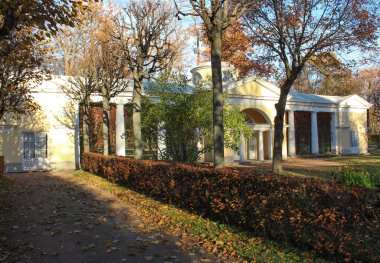 avlovsky park büyük kuş kafesi