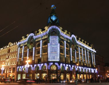 gece saint Petersburg'daki kitap evi.