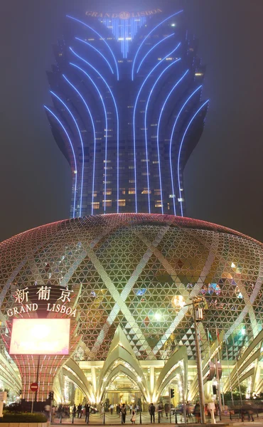 Grand Lisboa Casino in Macau at Fog Night — Fotografia de Stock