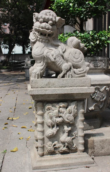 Leão guardião chinês. Vista de Lin Fung Temple — Fotografia de Stock