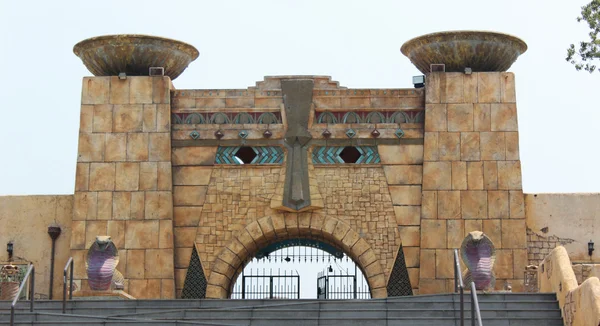 Gates ile Makao fisherman's wharf adlı yılan